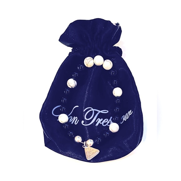 Von Treskow, Sterling Silver, Onyx and Jasper stretchy bracelet - Picture 2 of 2